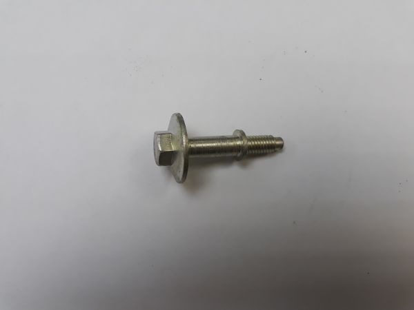 Болт крышки клапанов Г-560