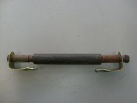 Ось нижних рычагов в сборе с/о