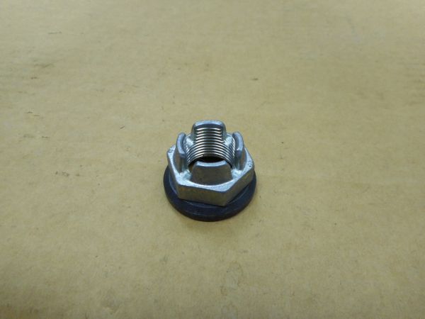 Гайка ступицы В-2123 М18*1.5 корончатая
