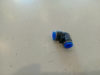 Фитинг для трубок 8мм угловой