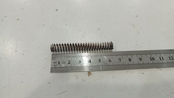 Пружина тяги собачки рычага стояночного тормоза