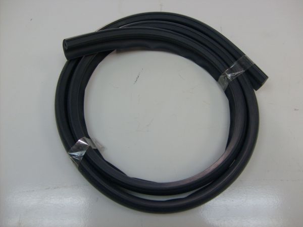 Уплотнитель ветрового стекла Г-3302